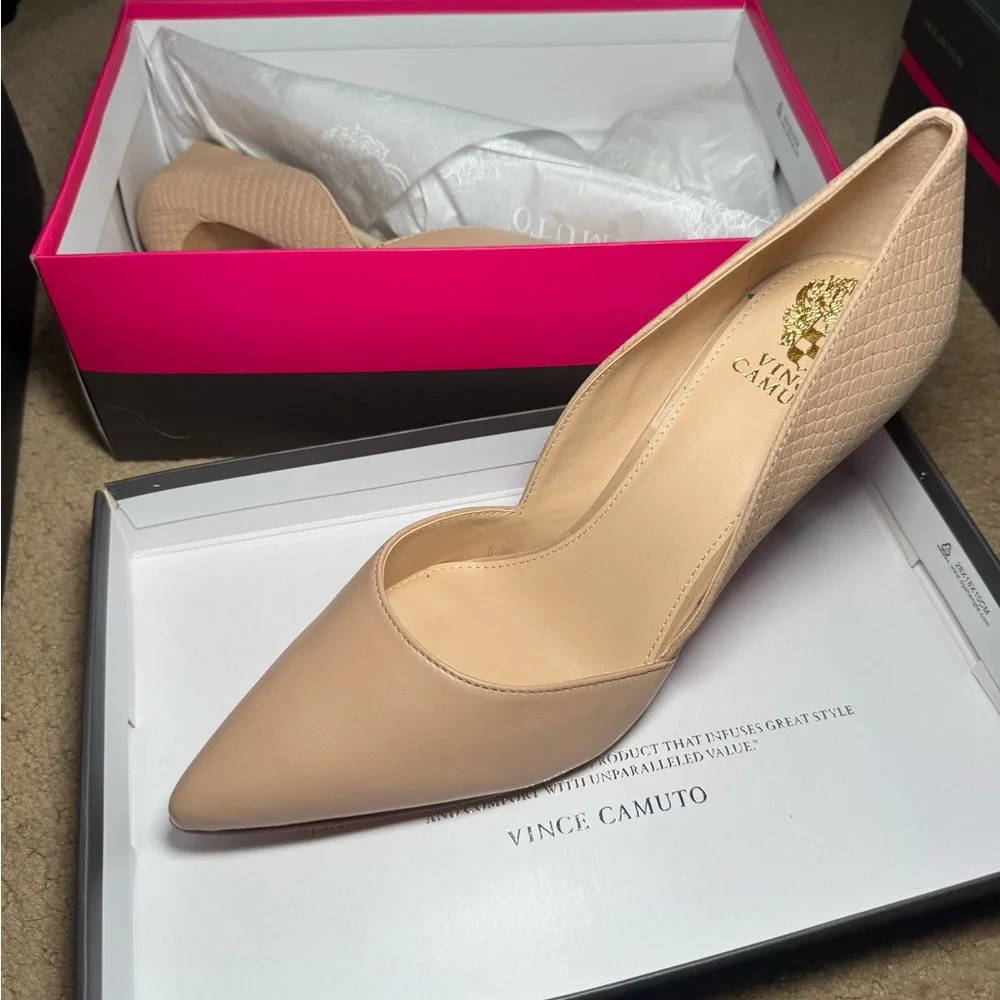 Vince Camuto Pumps - Picture 3 of 3